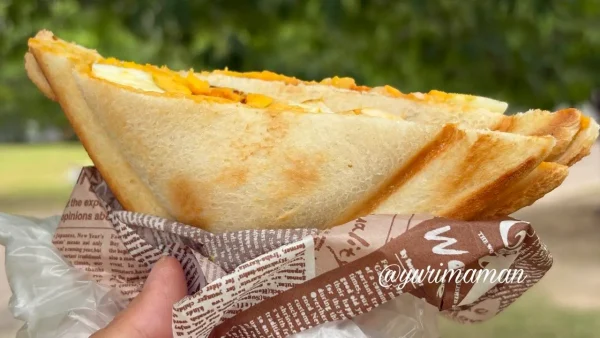 松山市のキッチンカーSANDAY＋で購入したたまごホットサンド