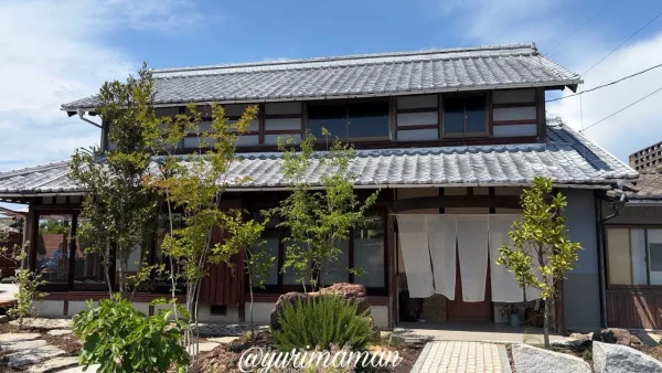 松山市北条エリアの古民家カフェ「感食堂」外観 - ゆりママんブログ 松山市北条エリアの古民家カフェ「感食堂」外観