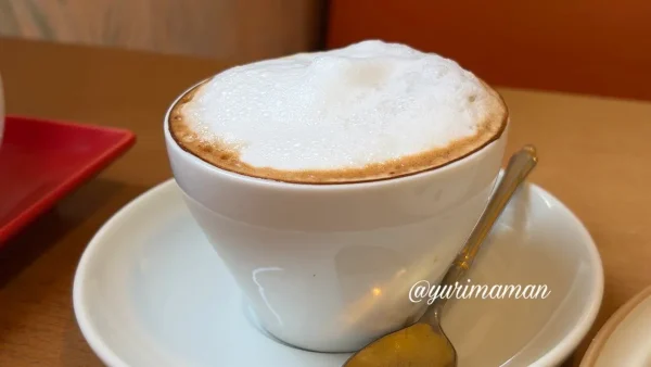 CAFE CUP OF JOEのふわふわカプチーノ