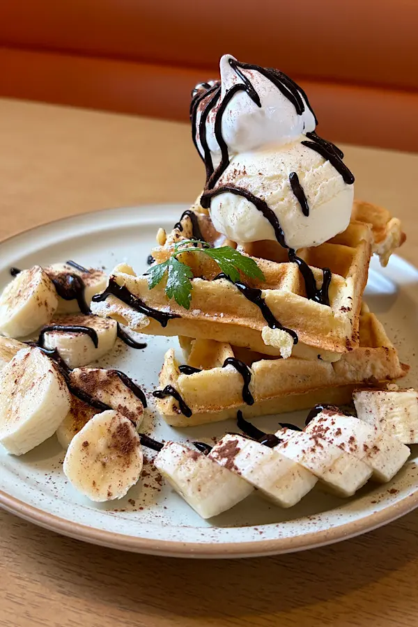 西条市CAFE CUP OF JOEのチョコバナナワッフル1