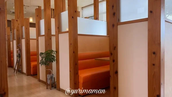 CAFE CUP OF JOEの仕切り付き店内席