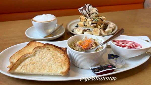 西条市CAFE CUP OF JOEのモーニングとワッフル