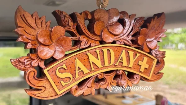ホットサンド専門キッチンカーSANDAY＋のロゴ看板