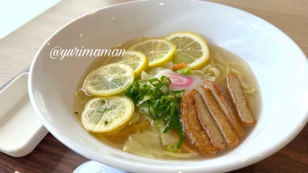 生口島産レモンを使った瀬戸田PAのレモンラーメン