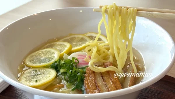 生口島産レモンを使った瀬戸田PAのレモンラーメン2