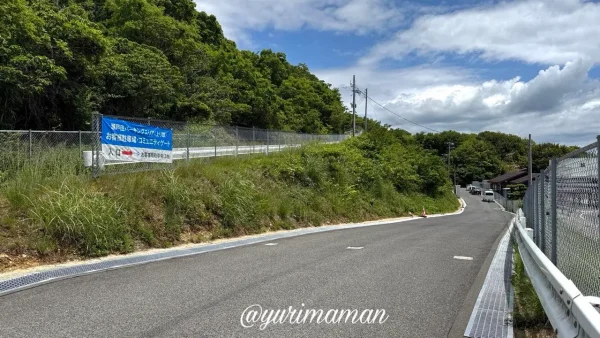 瀬戸田PA上りの一般道から続くコミュニティゲートへの道路