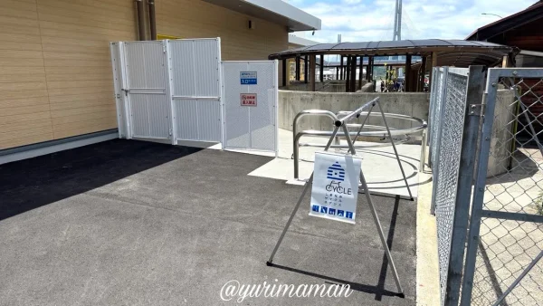 瀬戸田PA上りのサイクルオアシス入口と駐輪スペース