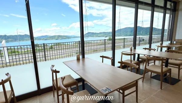 瀬戸田PA上りフードコートから見える瀬戸内海の景色