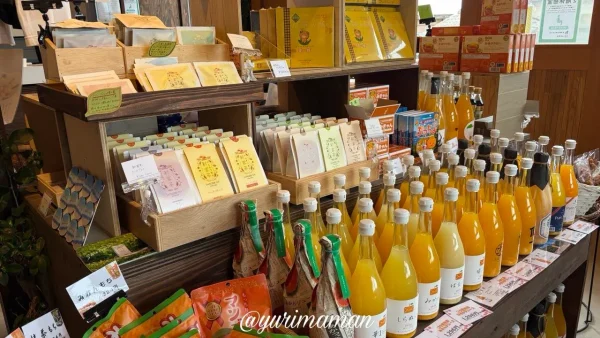 下灘住宅店内のみかんジュースとお土産コーナー - ゆりママんブログ 下灘住宅店内のみかんジュースとお土産コーナー