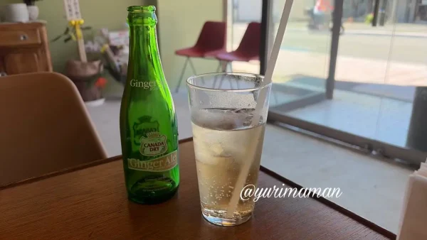 瓶のジンジャーエール TAN'S FOOD HOUSE