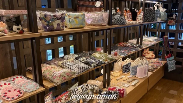 MORITEIに並ぶ内子町の特産品1