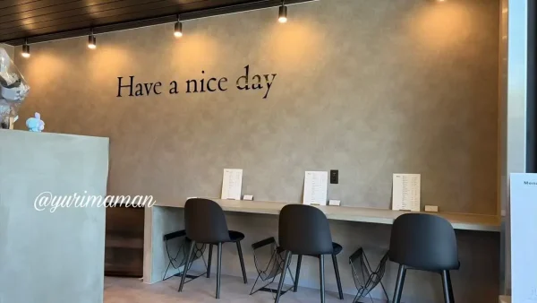 宇和島市Cafe Rainのシンプルで落ち着いた店内
