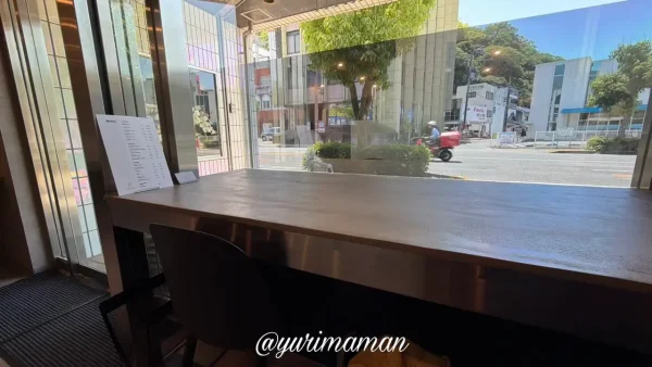 Cafe Rainの窓際カウンター席