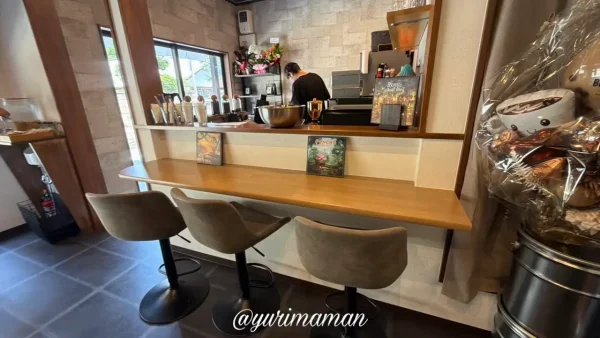 Bears Coffee店内のカウンター席 - ゆりママんブログ Bears Coffee店内のカウンター席
