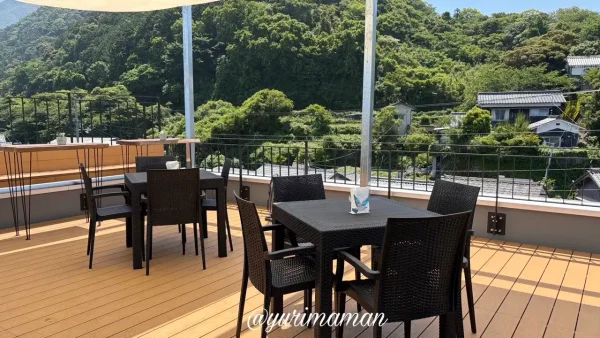 CAFE HUGの屋上テラスにあるテーブル席 - ゆりママんブログ CAFE HUGの屋上テラスにあるテーブル席