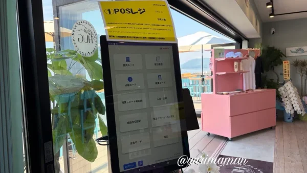 CAFE HUGの屋上テラスにあるテーブル席 - ゆりママんブログ CAFE HUGの屋上テラスにあるテーブル席
