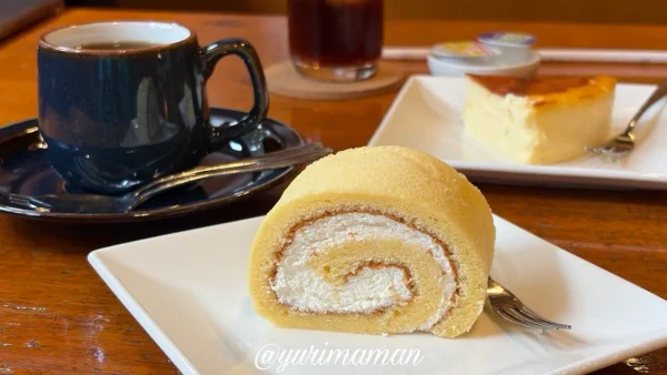 大黒屋北条店のカフェメニュー（ロールケーキとコーヒー）