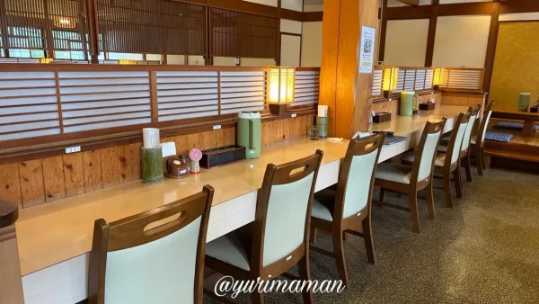 大黒屋北条店のカウンター席