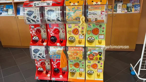 道後観光案内所に設置されたガチャコーナー2