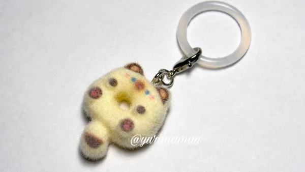 ドーナツニャンちゃんのめじるしアクセサリー ガチャで当たったチャーム