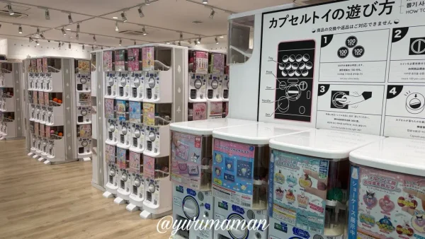 ガチャガチャの森梅田茶屋町店の店内の様子2
