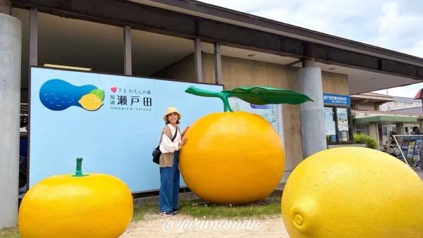 瀬戸田町観光案内所前の巨大レモンオブジェ2 - ゆりママんブログ 瀬戸田町観光案内所前の巨大レモンオブジェ2