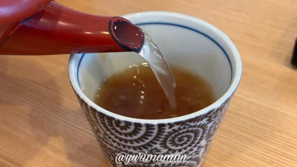 そば湯をつゆに注ぐ様子 - ゆりママんブログ そば湯をつゆに注ぐ様子