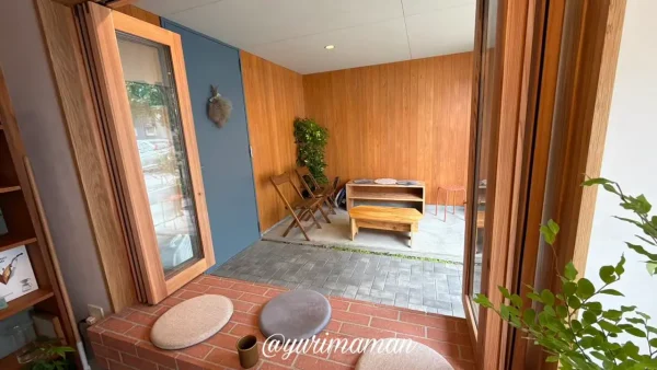marugo coffee standの屋根付きテラススペース
