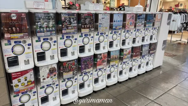 まつちかタウン噴水広場周辺のガチャコーナー02 - ゆりママんブログ まつちかタウン噴水広場周辺のガチャコーナー02