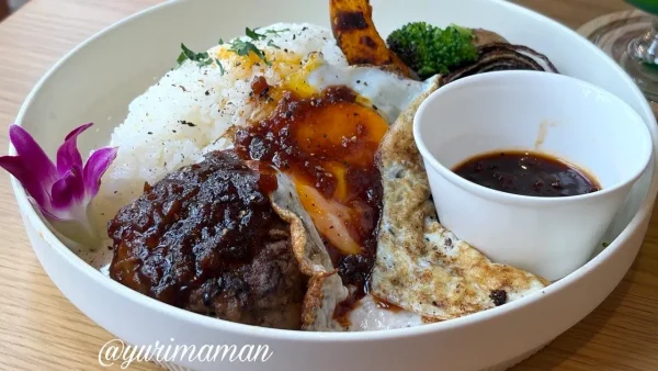 Cafe Lailaのハンバーグロコモコランチ - ゆりママんブログ Cafe Lailaのハンバーグロコモコランチ
