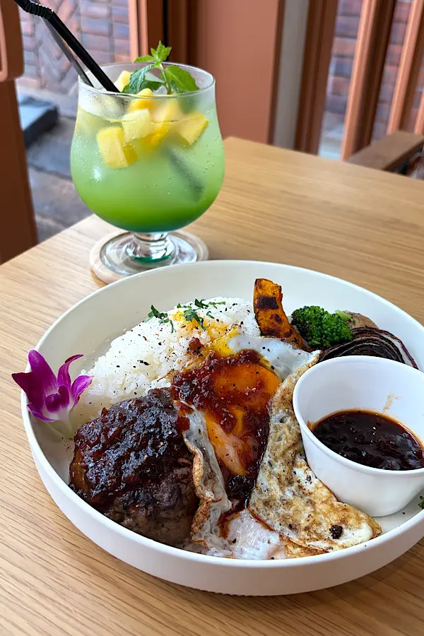 Cafe Lailaのハンバーグロコモコランチとドリンク1 - ゆりママんブログ Cafe Lailaのハンバーグロコモコランチとドリンク1