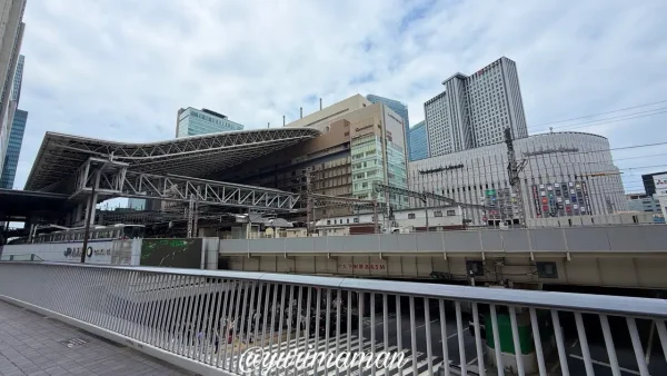 大阪梅田でガチャガチャ旅（JR大阪駅の外観）