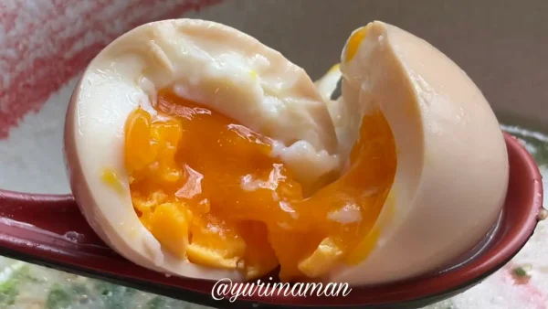 とろりとした半熟煮玉子トッピング