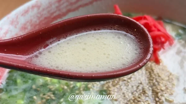 クリーミーな豚骨スープ