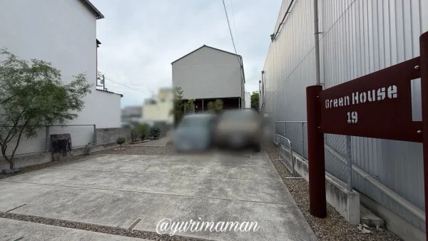 西条市本町にあるGreenHouse-19の駐車場