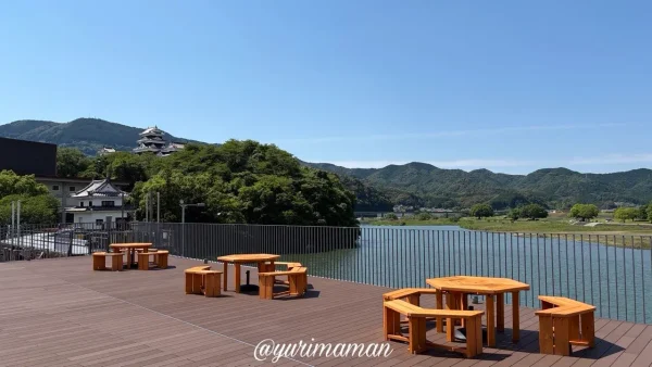 しろしたテラスから眺める肱川と大洲城の景色 - ゆりママんブログ しろしたテラスから眺める肱川と大洲城の景色