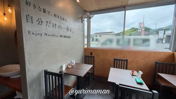 うどん処 麺楽のテーブル席