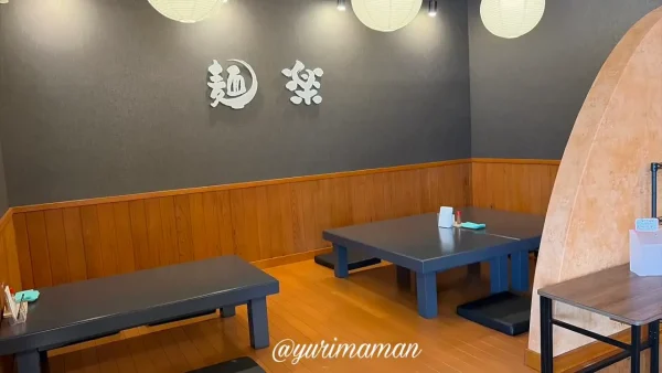 うどん処 麺楽の座敷席と店内の様子