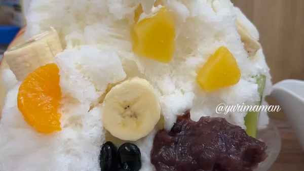 ココスのしろくまかき氷のフルーツとあんこ