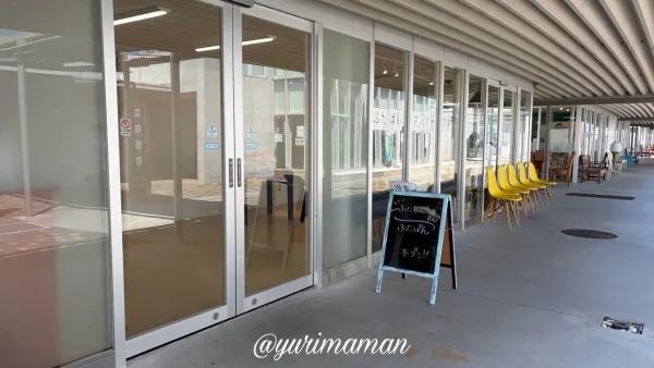 伊予市・道の駅ふたみシーサイド公園にオープンしたベーカリー「ふたぱん」外観