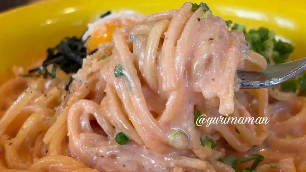もちもち生パスタを持ち上げた様子 - ゆりママんブログ もちもち生パスタを持ち上げた様子