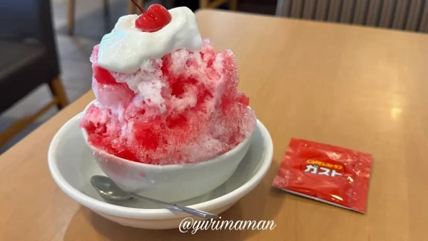 ガストのミニサイズいちごかき氷