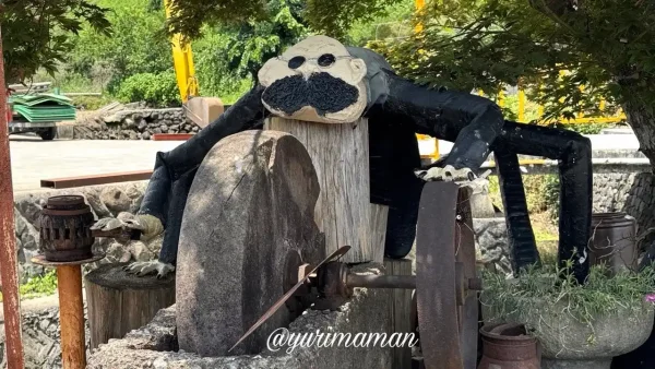 鬼北町のラピュタスポットにある窯爺のオブジェ