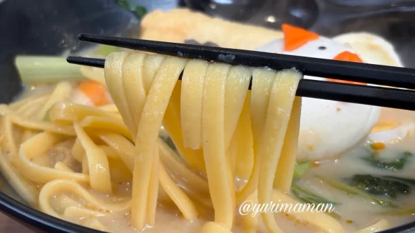 新居浜市の麻辣湯専門店「香辣（シャンラー）」のもちもち食感のとうもろこし麺