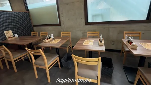 新居浜市の麻辣湯専門店「香辣（シャンラー）」のテーブル席