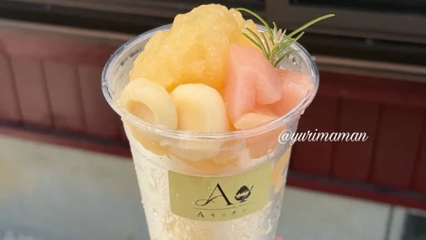愛媛産白桃を使ったAキッチンのかき氷