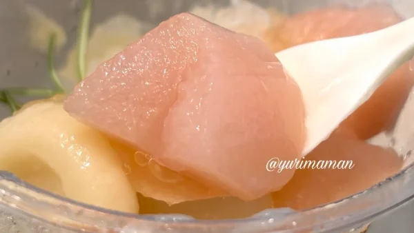白桃がたっぷりのかき氷
