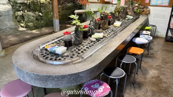 西予市・名水亭のそうめん流しテーブル02 - ゆりママんブログ 西予市・名水亭のそうめん流しテーブル02