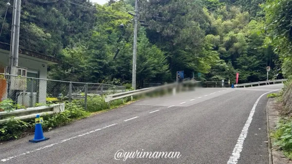 権現山そうめん流しの駐車場(青のコーンの場所)2 - ゆりママんブログ 権現山そうめん流しの駐車場(青のコーンの場所)2