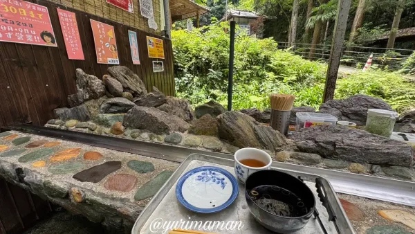 砥部町・権現山そうめん流しの流しそうめんテーブル - ゆりママんブログ 砥部町・権現山そうめん流しの流しそうめんテーブル
